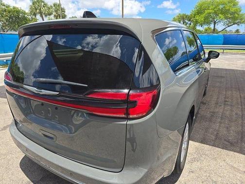 Ceramic Gray Clearcoat 2023 Chrysler Pacifica Touring-L