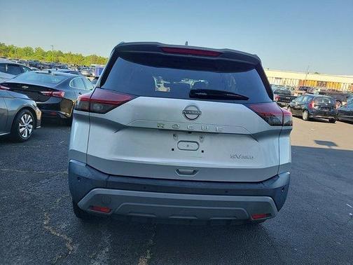 Brilliant Silver Metallic 2022 Nissan Rogue SV