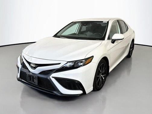Super White 2021 Toyota Camry SE