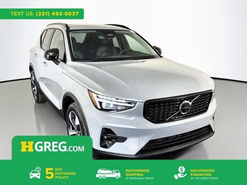 Metallic 2026 Volvo XC40 B5 Plus
