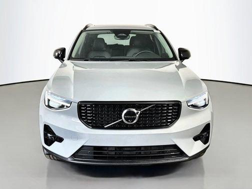 Metallic 2026 Volvo XC40 B5 Plus