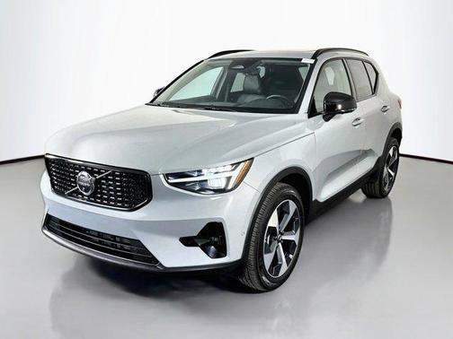 Metallic 2026 Volvo XC40 B5 Plus