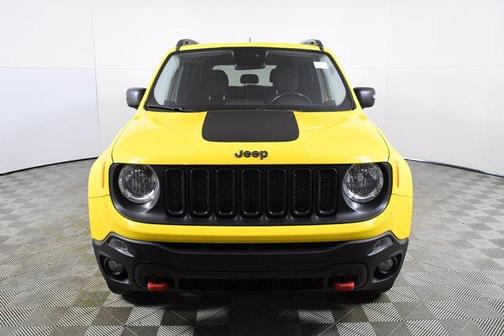 Photo 4 of 36 of 2017 Jeep Renegade Trailhawk
