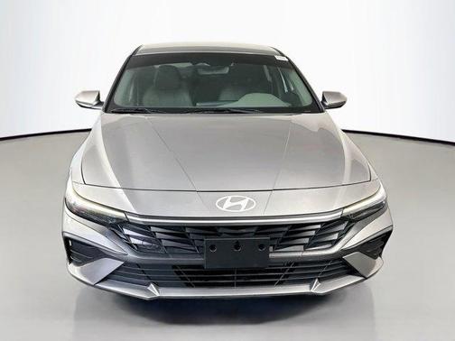 Metal 2024 Hyundai ELANTRA SE