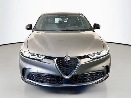 Metallic 2024 Alfa Romeo Tonale Ti