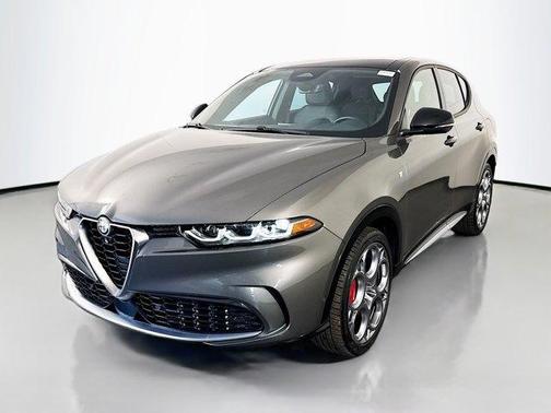 Metallic 2024 Alfa Romeo Tonale Ti
