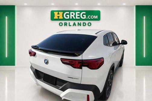 Alpine White 2026 BMW X2 xDrive28i