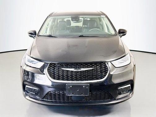 2023 Chrysler Pacifica Touring-L