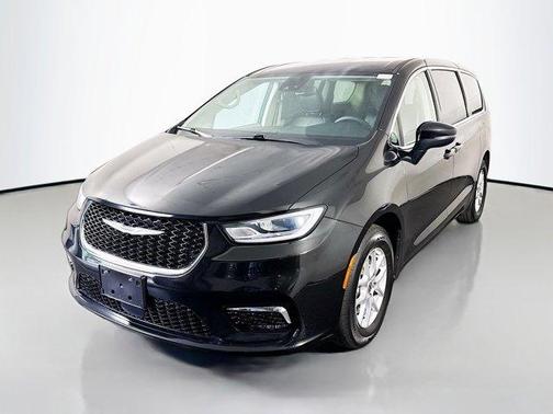 2023 Chrysler Pacifica Touring-L