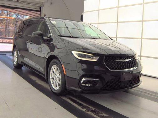 2023 Chrysler Pacifica Touring-L