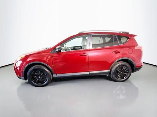 Blizzard Pearl 2018 Toyota RAV4 LE