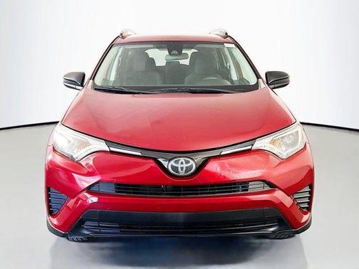 Blizzard Pearl 2018 Toyota RAV4 LE