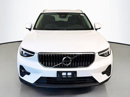 2023 Volvo XC40 B5 Plus Bright Theme