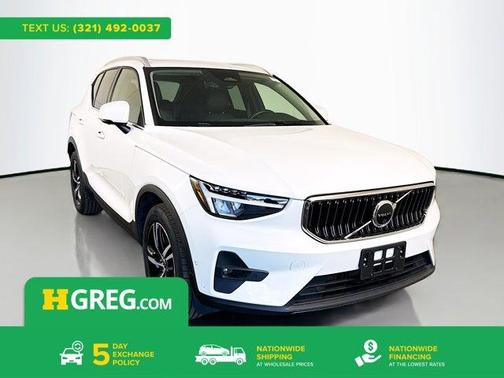 2023 Volvo XC40 B5 Plus Bright Theme