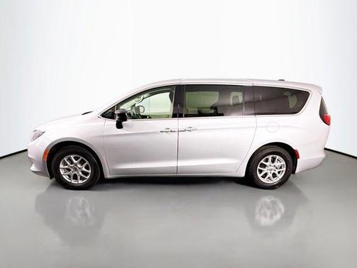 2024 Chrysler Voyager LX