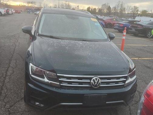 Dark Moss Green Metallic 2018 Volkswagen Tiguan 2.0T SEL