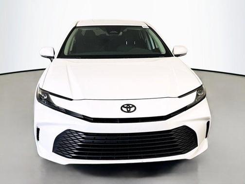 Ice 2025 Toyota Camry LE