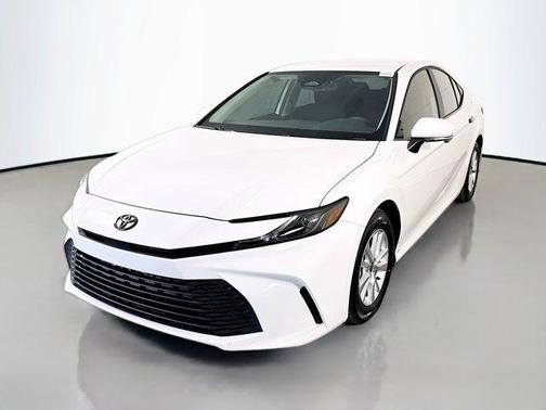 Ice 2025 Toyota Camry LE