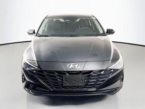 2022 Hyundai ELANTRA SE