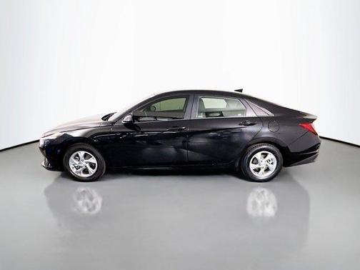 2022 Hyundai ELANTRA SE