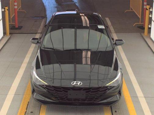 2022 Hyundai ELANTRA SE