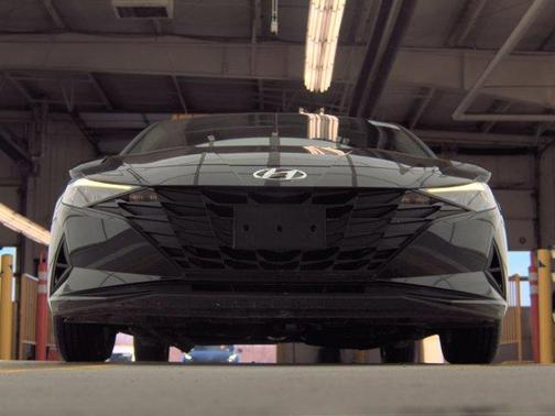 2022 Hyundai ELANTRA SE