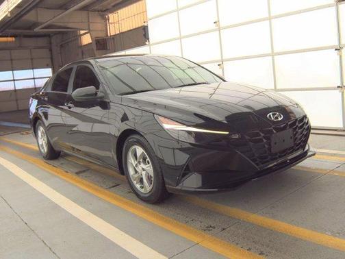 2022 Hyundai ELANTRA SE