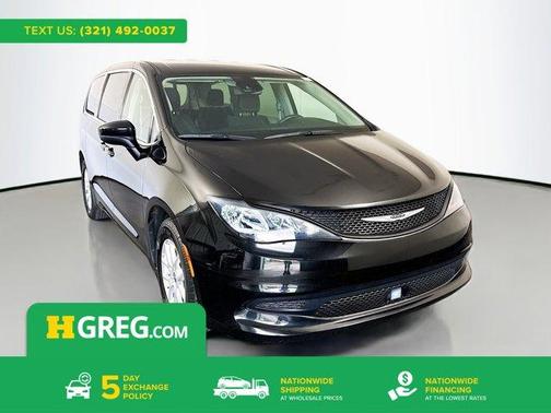 Brilliant Black Crystal Pearlcoat 2023 Chrysler Voyager LX