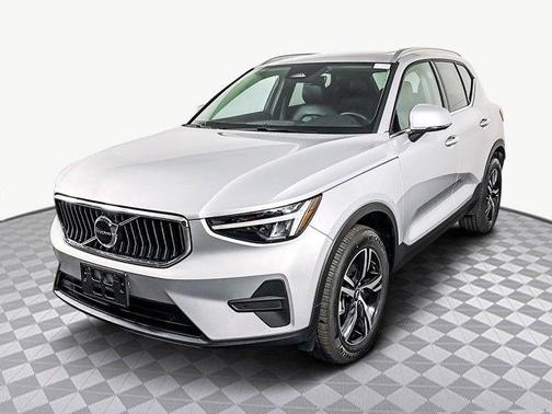 2025 Volvo XC40 B5 Core Bright Theme