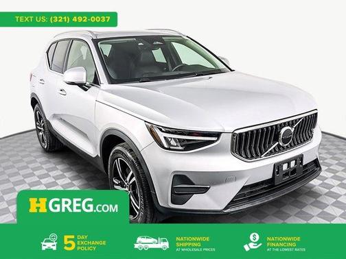 2025 Volvo XC40 B5 Core Bright Theme