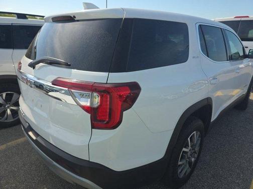 Summit White 2022 GMC Acadia SLE