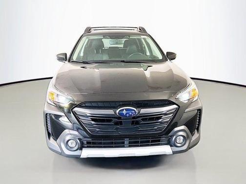 Crystal Black Silica 2023 Subaru Outback Limited
