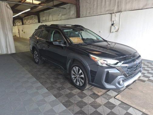 Crystal Black Silica 2023 Subaru Outback Limited