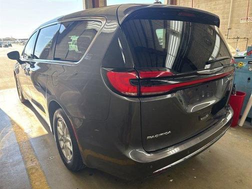 2023 Chrysler Pacifica Touring-L