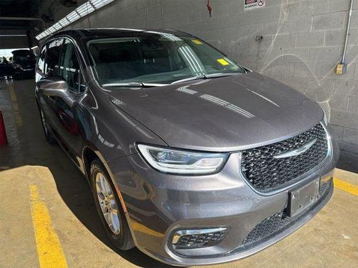 2023 Chrysler Pacifica Touring-L