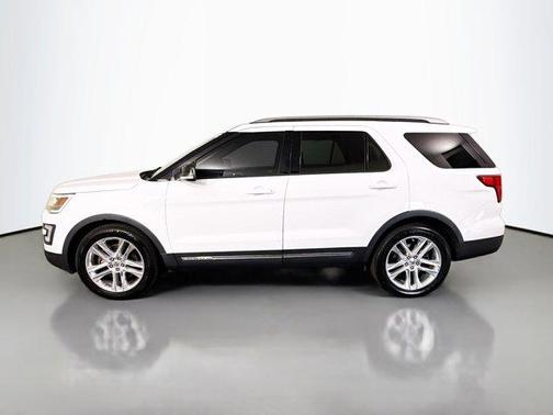 Oxford White 2017 Ford Explorer XLT