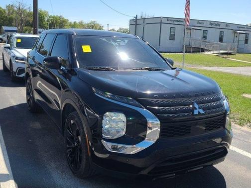 2022 Mitsubishi Outlander Black Edition