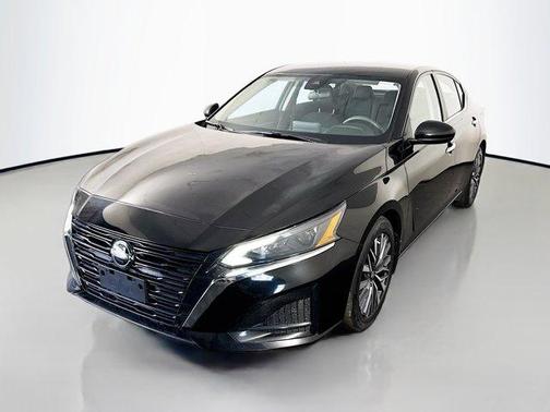Black 2023 Nissan Altima 2.5 SV