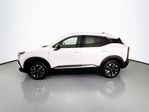 Aspen White Tricoat 2026 Nissan Kicks SR