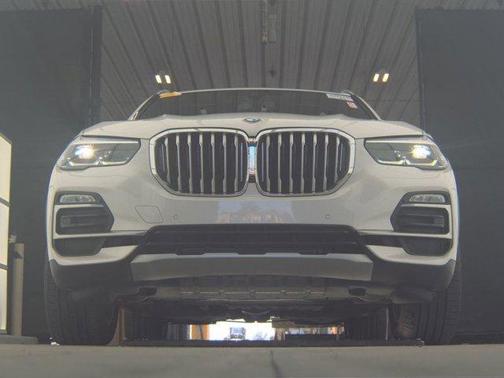 Mineral White Metallic 2020 BMW X5 sDrive40i