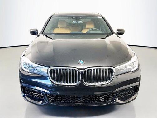 2019 BMW 740 i
