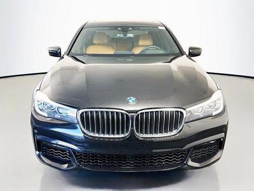 2019 BMW 740 i