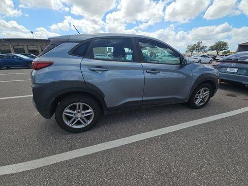 Sonic Silver 2021 Hyundai KONA SE