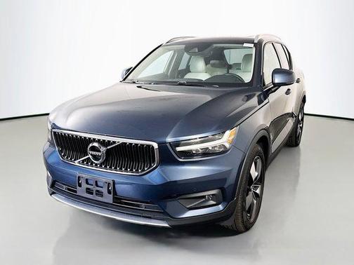 2021 Volvo XC40 T5 Momentum