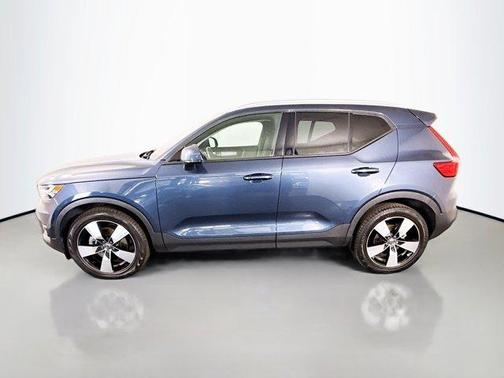 2021 Volvo XC40 T5 Momentum