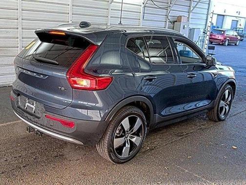 2021 Volvo XC40 T5 Momentum