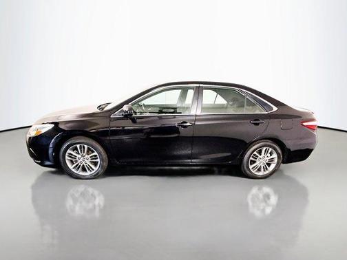Midnight Black Metallic 2016 Toyota Camry SE