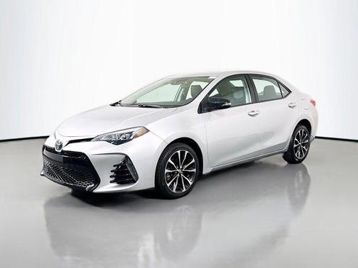 Classic Silver Metallic 2018 Toyota Corolla SE