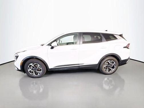 Snow White Pearl 2024 Kia Sportage LX