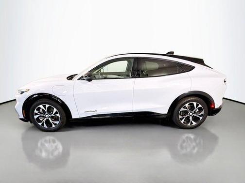 Space White Metallic 2022 Ford Mustang Mach-E Premium